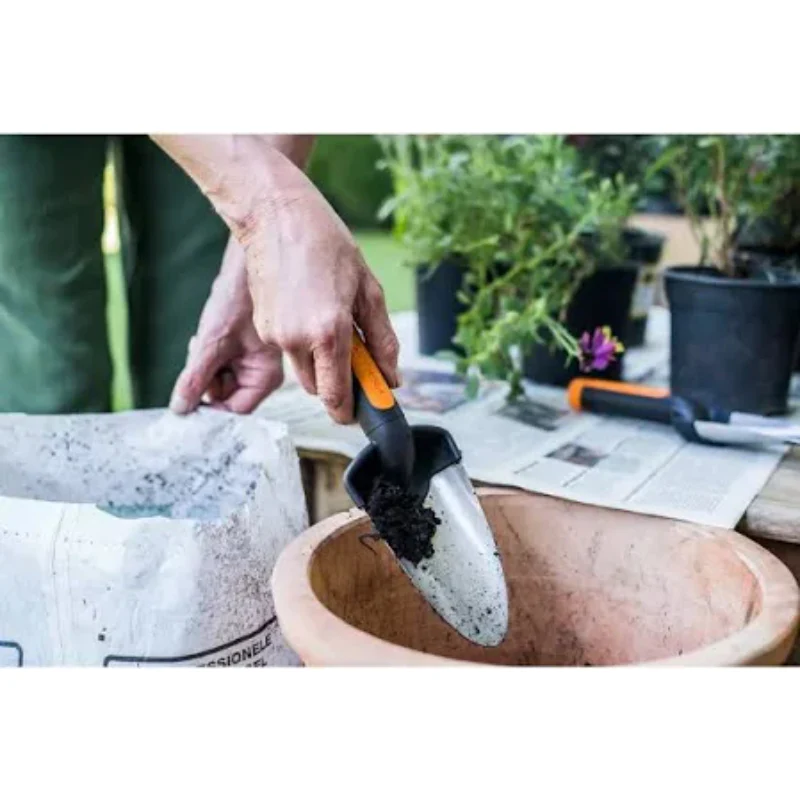 FISKARS GARDEN PLANTERS TROWEL - Image 2