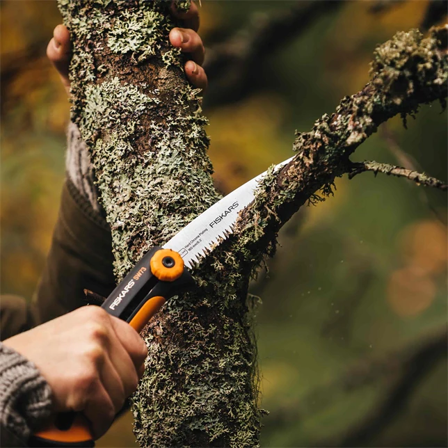 Fiskars Xtract Garden Hand Saw (S) SW73 - Image 3