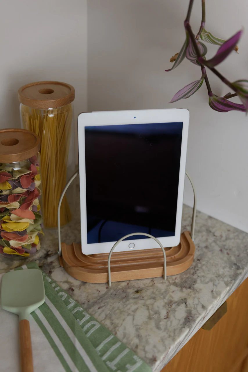 Idilica Cookbook Stand - Image 3