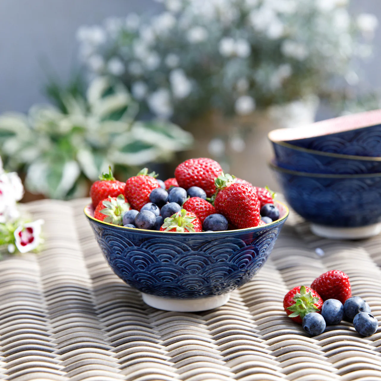 KitchenCraft Blue Arched Pattern Ceramic Bowls - Image 4