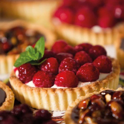 KitchenCraft Set of Four Non-Stick Mini Fluted Flan Tins - Image 3