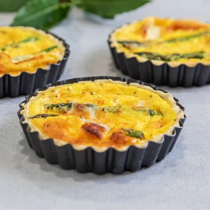 KitchenCraft Set of Four Non-Stick Mini Fluted Flan Tins - Image 4