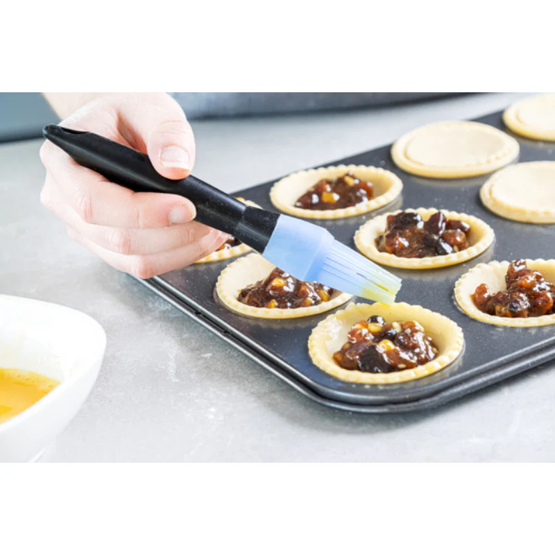 KitchenCraft Silicone Pastry Brush - Image 3