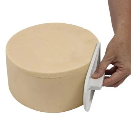PME Straight Edge  Icing Smoother with Handle (84 X 169mm / 3.3 X 6.7”) - Image 4