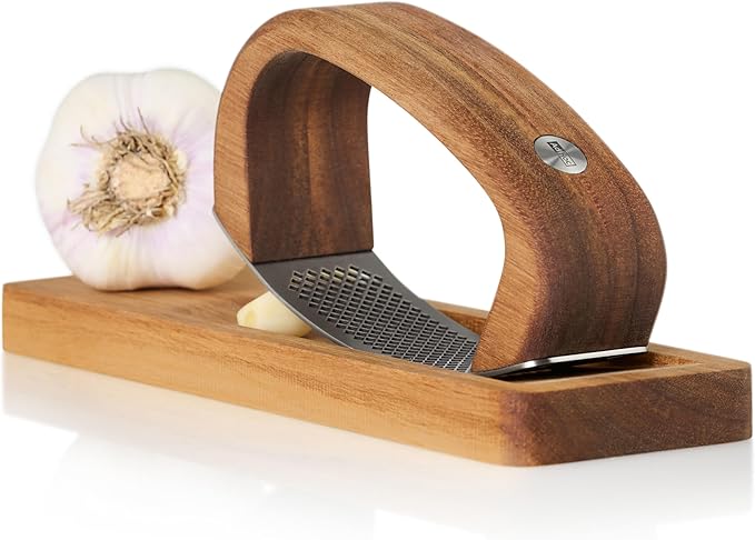RoccAlio Garlic Press with Chopping Board