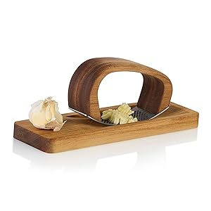 RoccAlio Garlic Press with Chopping Board - Image 2