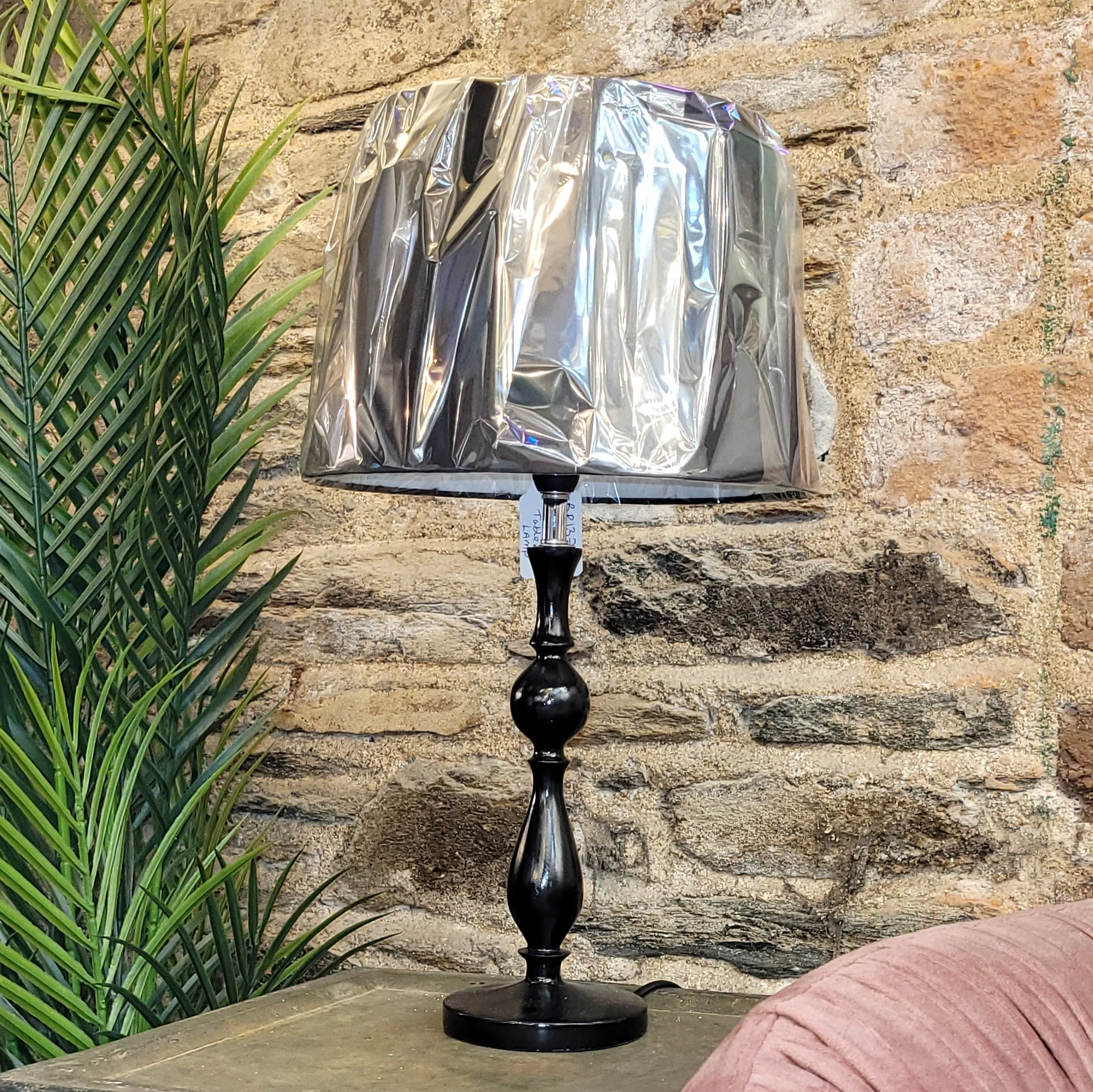 Black Spindle Base Table Lamp w/Shade