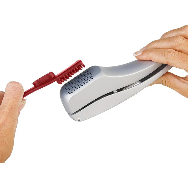 Zyliss Susi 3 Garlic Press - Image 4